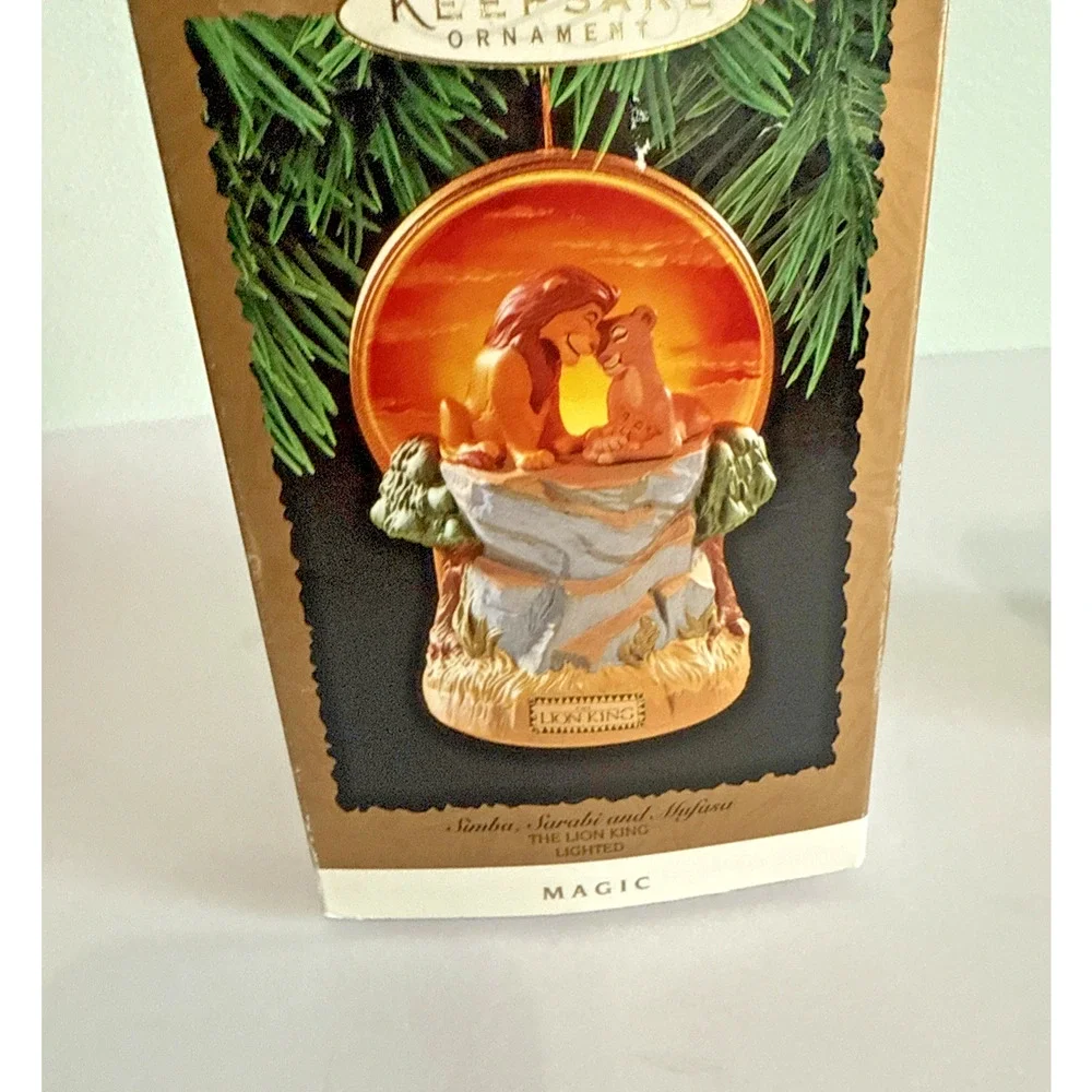 LION‎ KING Simba, Sarabi and Mufasa Hallmark Keepsake Lighted Magic Christmas